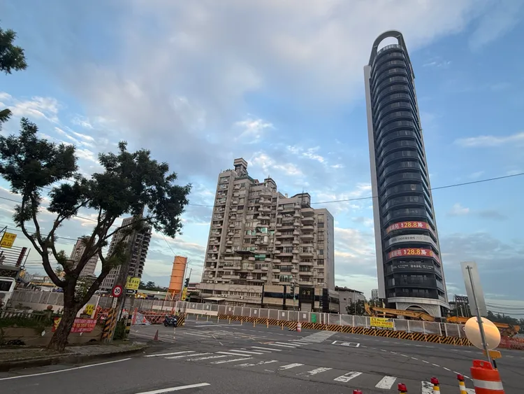 澄清湖周邊新屋房價，目前仍見2-3字頭，在東高雄屬低基期區，後續因建設到位具備補漲效應。葉家銘攝