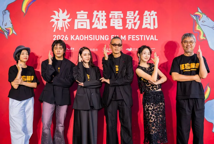 《狂忘警探》製片王思靜（左起）、演員喬瑟夫、演員霧島麗香、導演SABU、演員李沐、監製黃江豐。高雄電影節提供