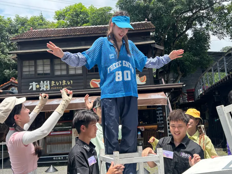 李雅英嚇到豬叫，笑翻全場。民視提供