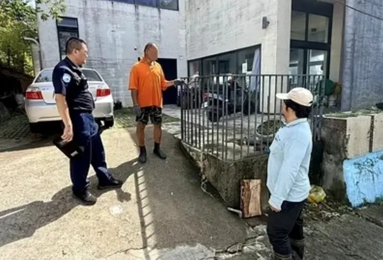 屏東縣滿州鄉港口村有人在路邊宰殺梅花鹿。翻攝畫面