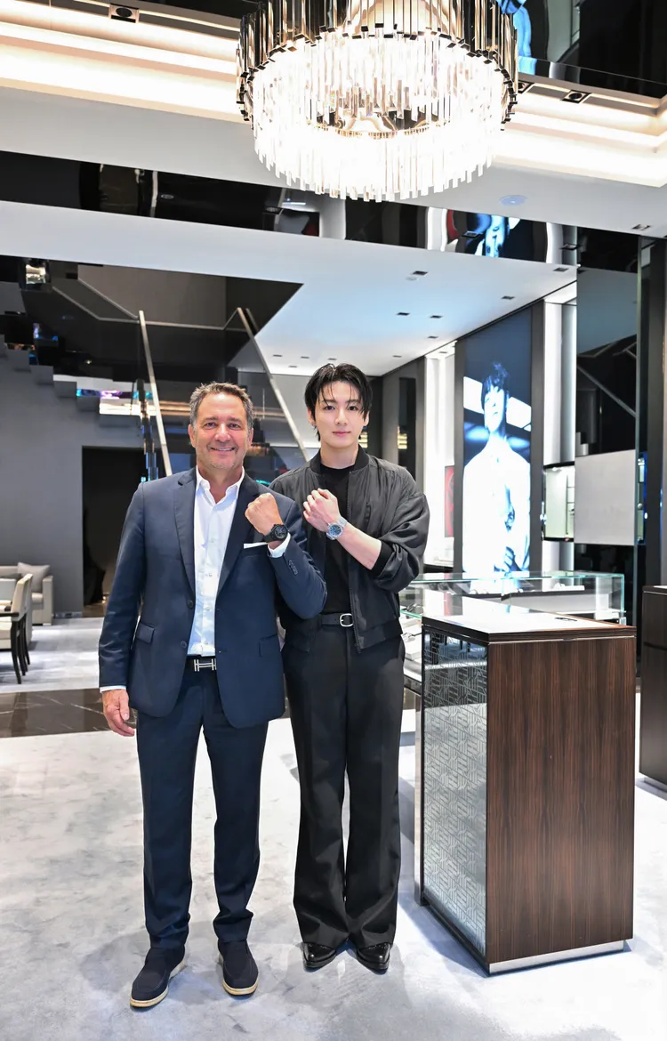 柾國（右）與Hublot執行長 Julien Tornare。品牌提供
