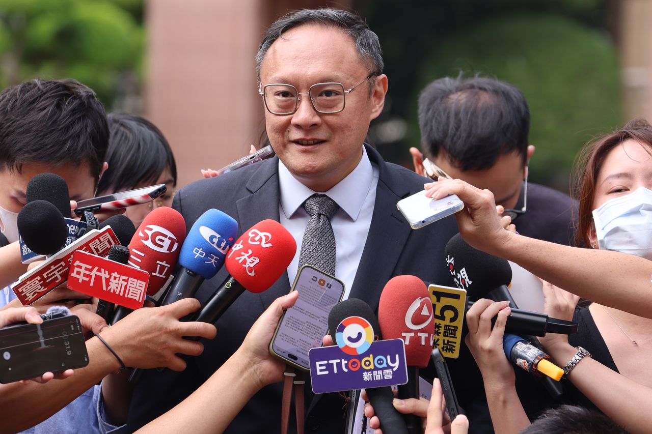 出席行政院會提三大立場 鄭照新:請託加速台中機場擴建