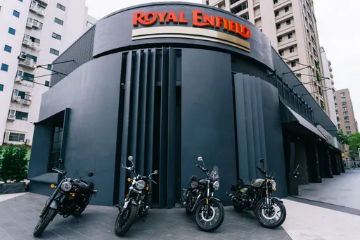 Royal Enfield高雄旗艦店正式開幕　全台第4間據點、同步推出兩款復古安全帽