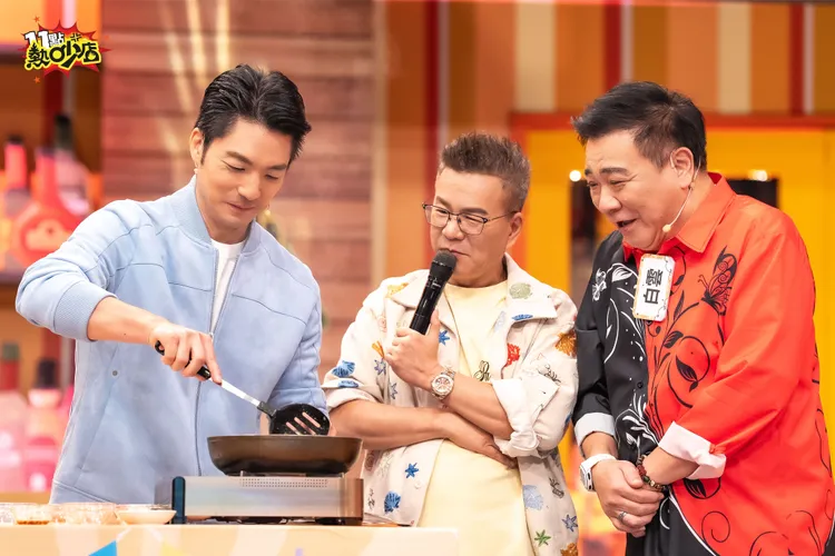 蔣萬安下廚。TVBS提供