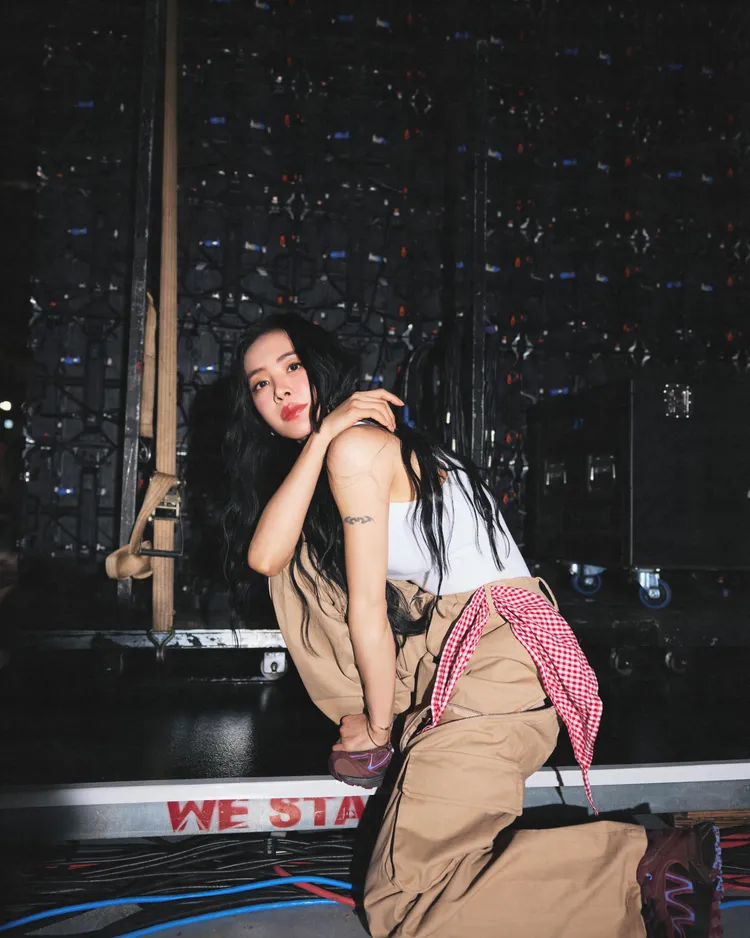 蔡依林以街頭美少女造型搶先搭配聯名鞋。翻攝蔡依林IG