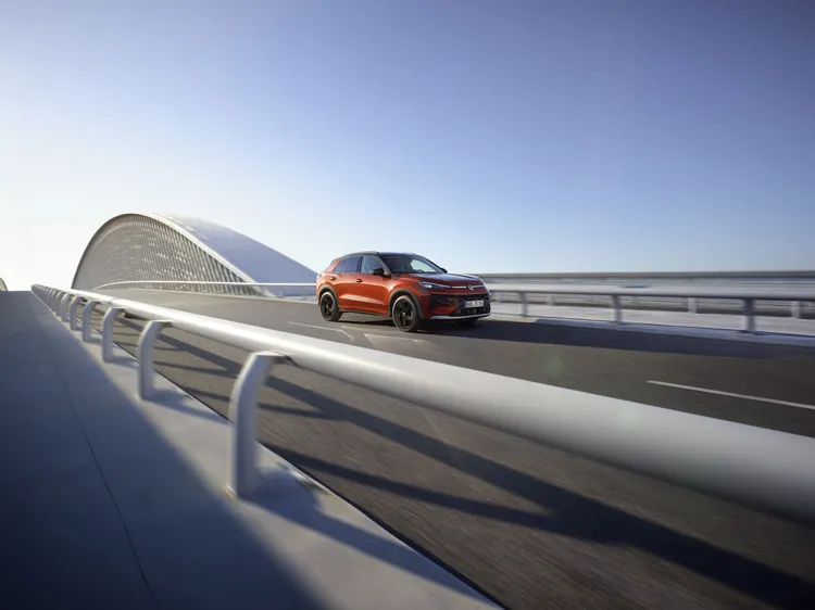 Volkswagen車主可透過My Volkswagen App查看過往保養維修紀錄，並依目前里程取得保修建議，也能直接選擇服務中心與時段預約回廠。業者提供