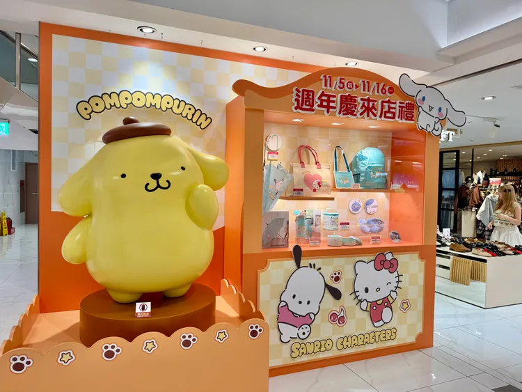 遠東SOGO忠孝館布丁狗裝置。莊偉祺攝