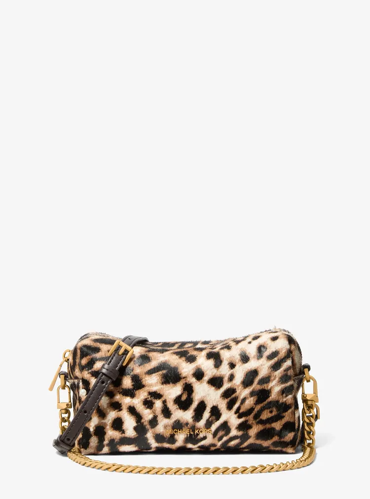 MICHAEL KORS Bryant豹紋小型鍊帶包，1萬300元。品牌提供