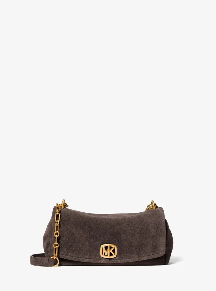 MICHAEL KORS Bryant巧克力棕麂皮小型鍊帶包，1萬1500元。品牌提供