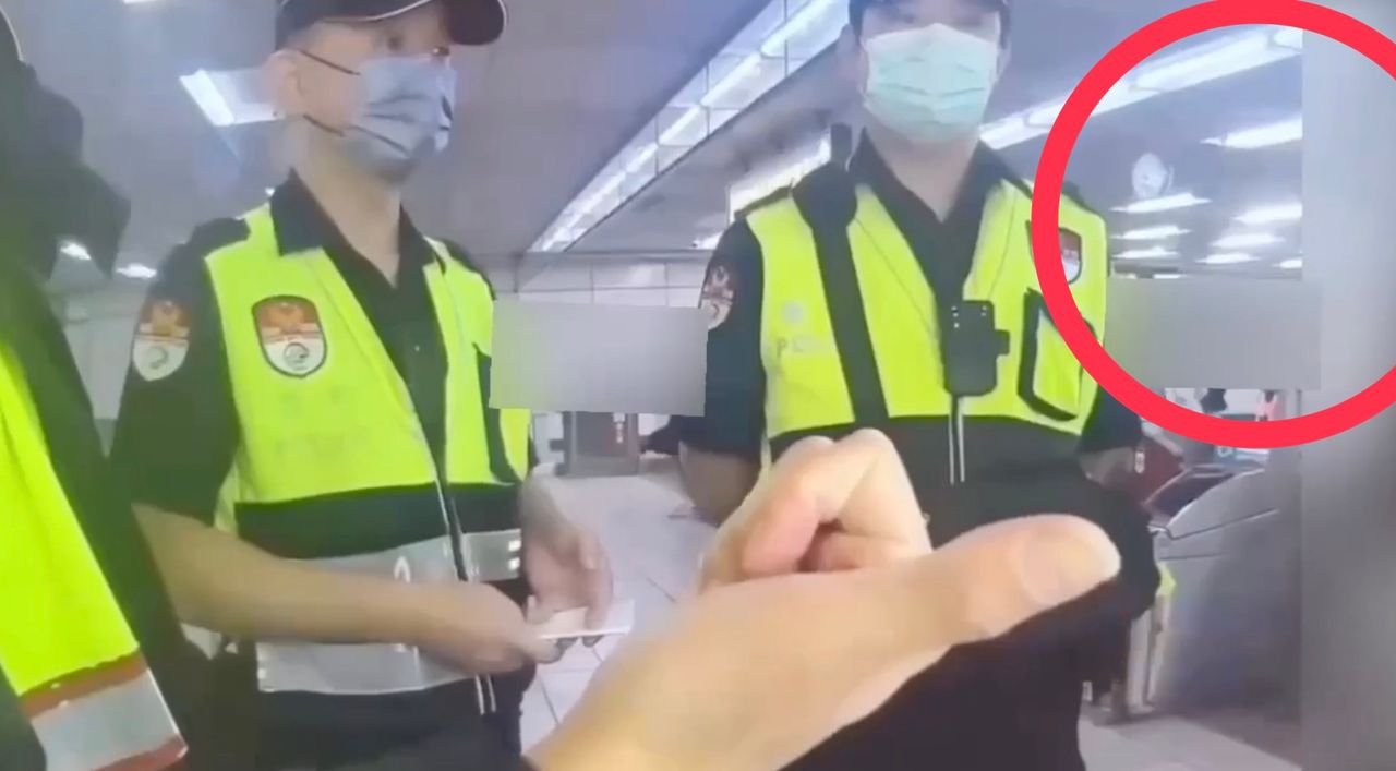 捷運上遭潑「不明液體」?女子下車驚覺裙褲沾染 警方追查中