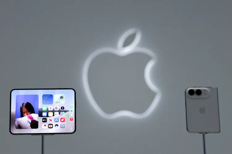 iPhone Duo手機。路透