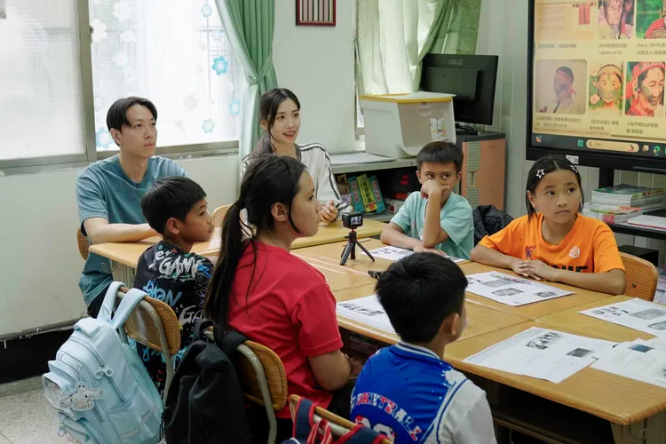 尹到怡（左二）見證偏鄉孩子靠運動找自信。海爾斯行銷提供
