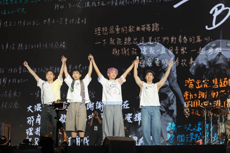 理想混蛋感性告白粉絲9年來的支持。何樂音樂提供