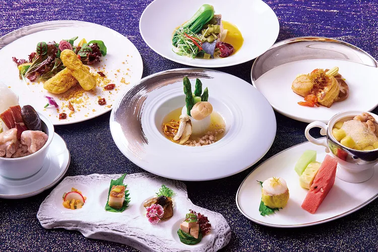 凱華樓中華料理「磐龍宮殿御膳」雙人套餐旅展價3250元，「磐龍宮殿筵席」十人桌菜含烤鴨1萬6800元。JR東日本大飯店台北提供