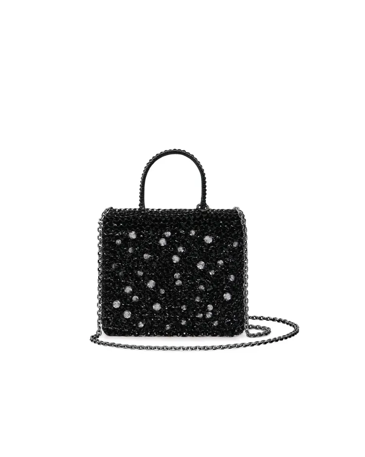 ANTEPRIMA 霧面黑PERLA GLITTER迷你小方包，1萬8900元。品牌提供