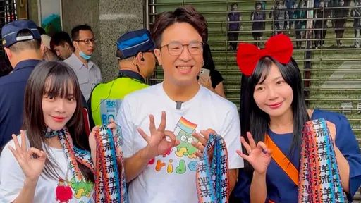 不只帶彩虹胸章出席辯論　沈伯洋限定版「彩虹洋流飄帶」到這拿