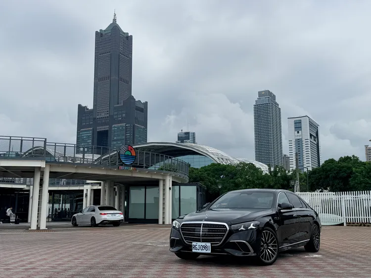 S-Class小改款在台灣提供四款車型，售價499萬元起，其中S 450 4MATIC L Exclusive以675萬元價格，主打更完整的後座舒適與安全配備。林浩昇攝