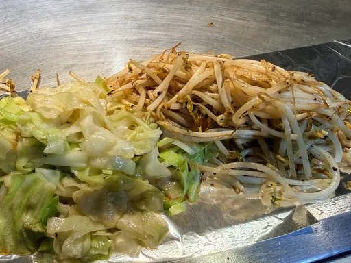 鐵板燒為何永遠少不了豆芽菜？網揭背後有關鍵原因