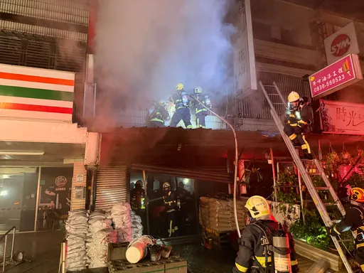 宜蘭建材行深夜大火！一家受困屋內　4人送醫宣告不治