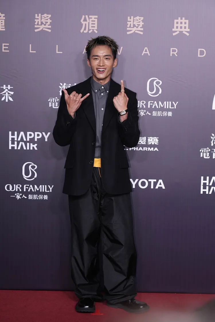 將角逐影帝寶座的陳澤耀身著LOEWE服裝。攝影中心攝