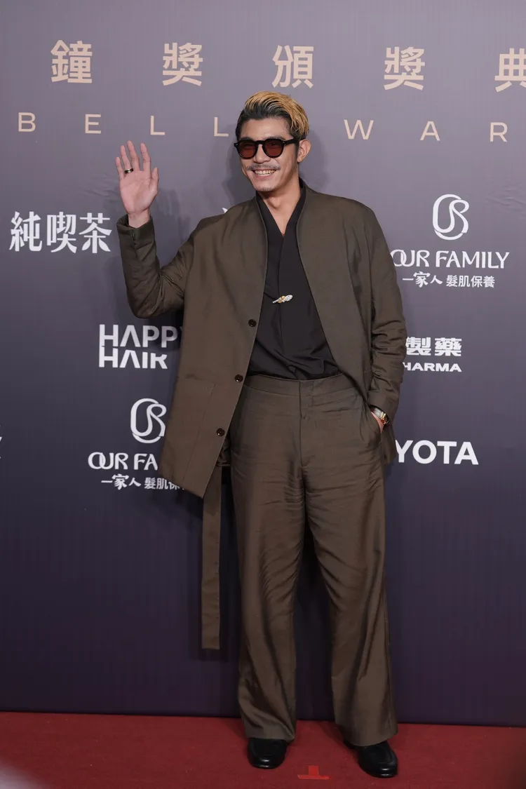 王柏傑當起「老錢風浪人」。攝影中心攝