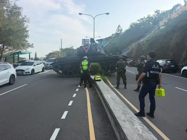 警消均派人到場協助處理。民眾提供