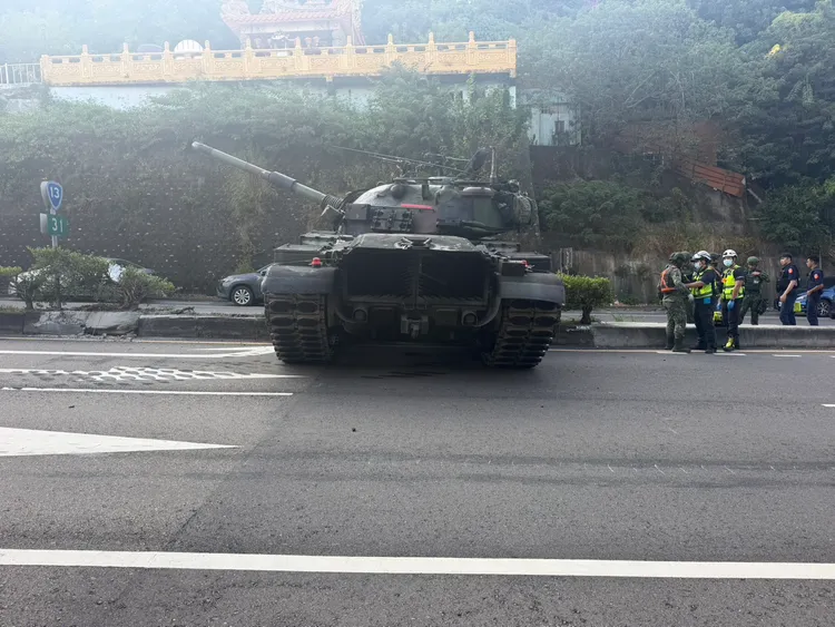 軍方研判為煞車系統故障。民眾提供
