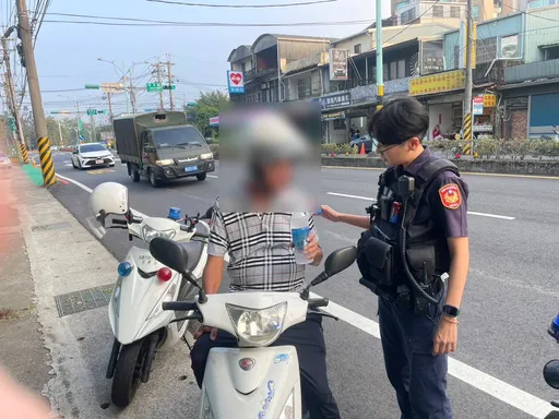 7旬翁騎車迷途4小時　平鎮警暖心尋獲助返家