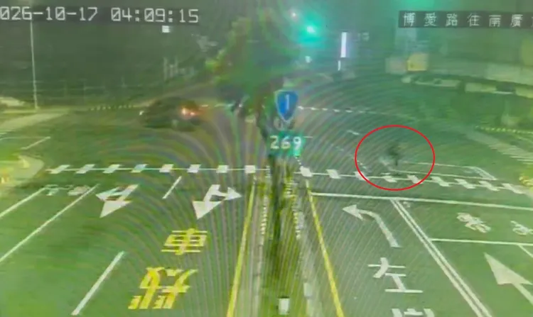 警方透過監視畫面掌握嫌犯行蹤。翻攝畫面
