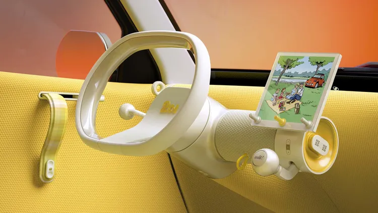 駕駛座前方採圓柱形結構整合方向盤、控制撥桿、換檔撥片及Citroën Smart Vision Display，將重要行車資訊安排在駕駛視線範圍內，避免儀表介面過度複雜。原廠照片