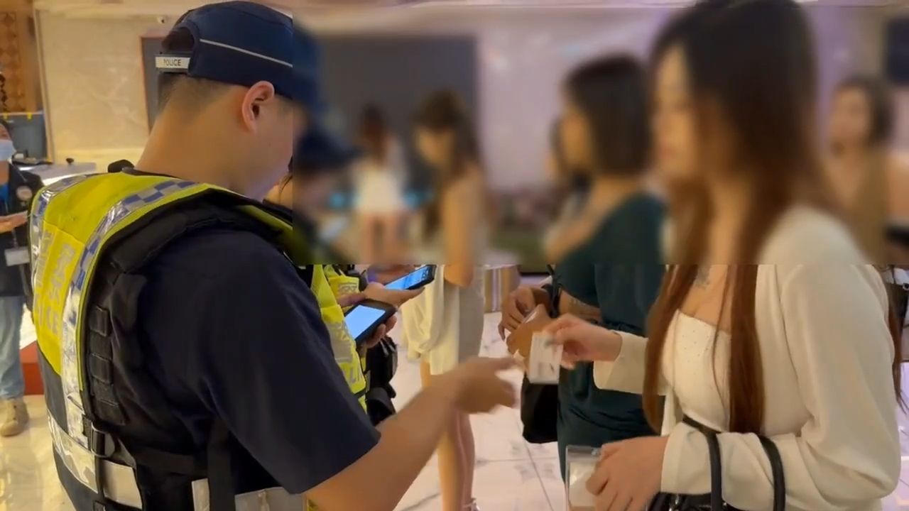 桃警雷霆除暴!2失聯移工拒檢分頭落跑 警員飛撲壓制