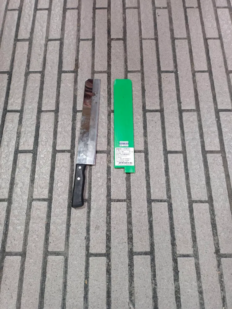 警方查扣一把西瓜刀。警方提供