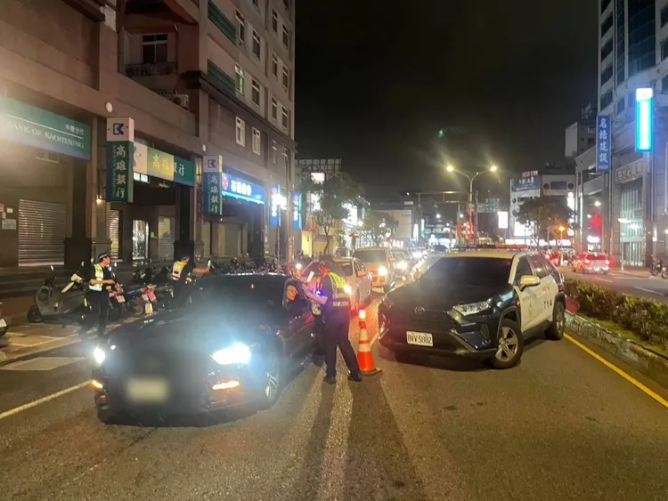 路檢。平鎮警分局提供