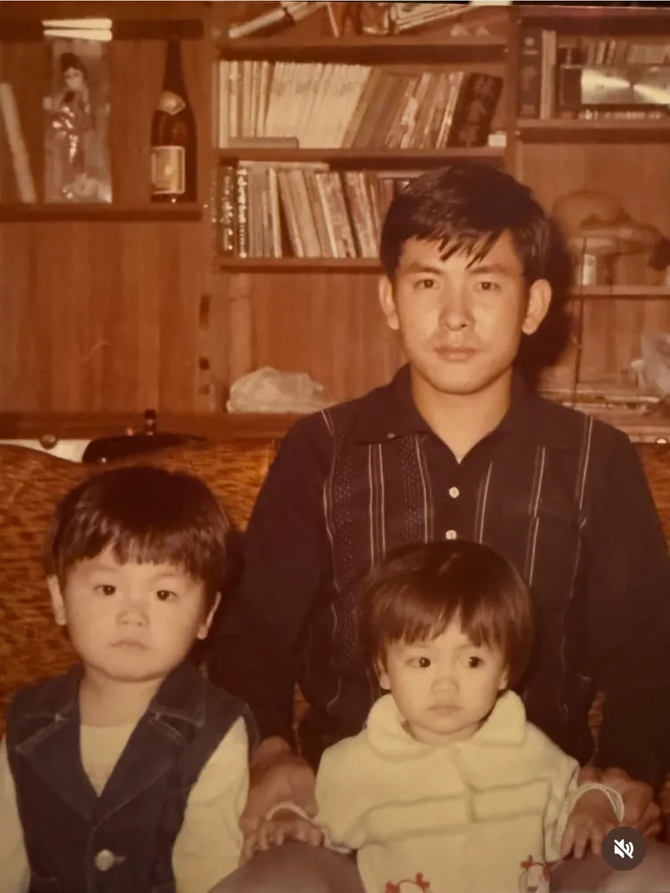 林韋君曬出兒時與爸爸的合照，懷念爸爸。翻攝自林韋君IG