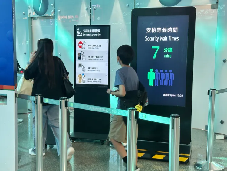 連假期間出國考善用多元智慧化服務。桃機提供