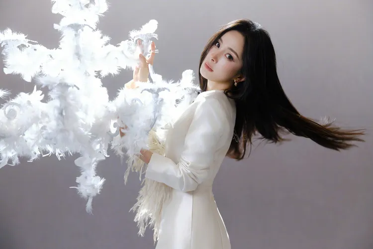 楊冪離婚8年，未傳出公開交往的對象。翻攝楊冪工作室微博