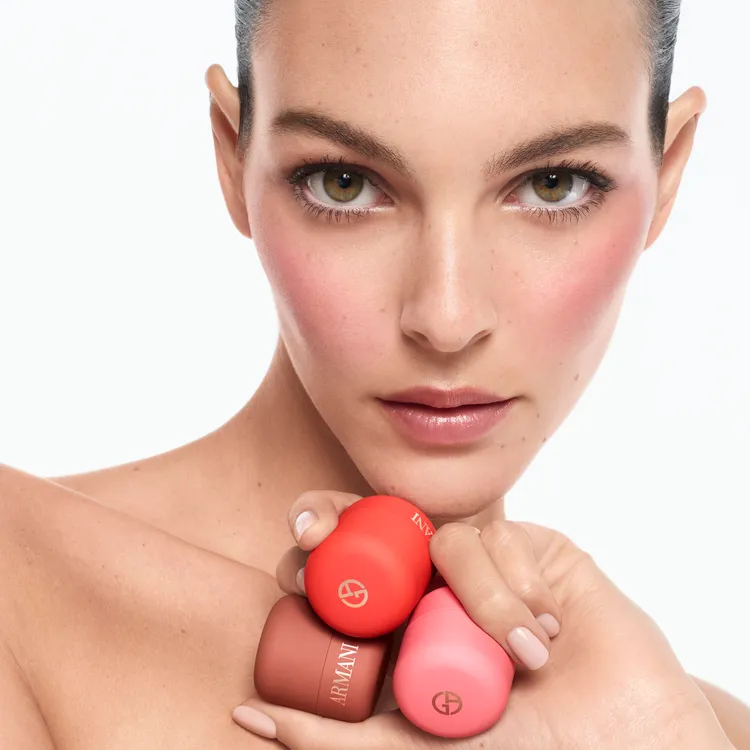 ARMANI BEAUTY天生透嫩馬卡龍腮紅，各1200元。品牌提供