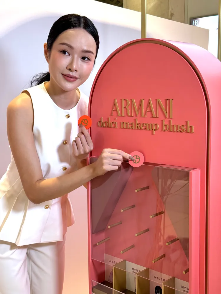 ARMANI BEAUTY全台巡迴活動帶來「甜運驚喜牆」。張家玲攝