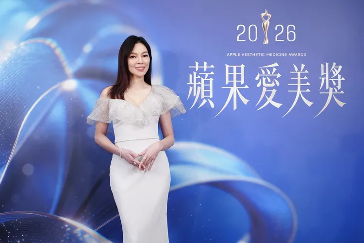 曾馨瑩配戴Harry Winston珠寶。攝影中心攝