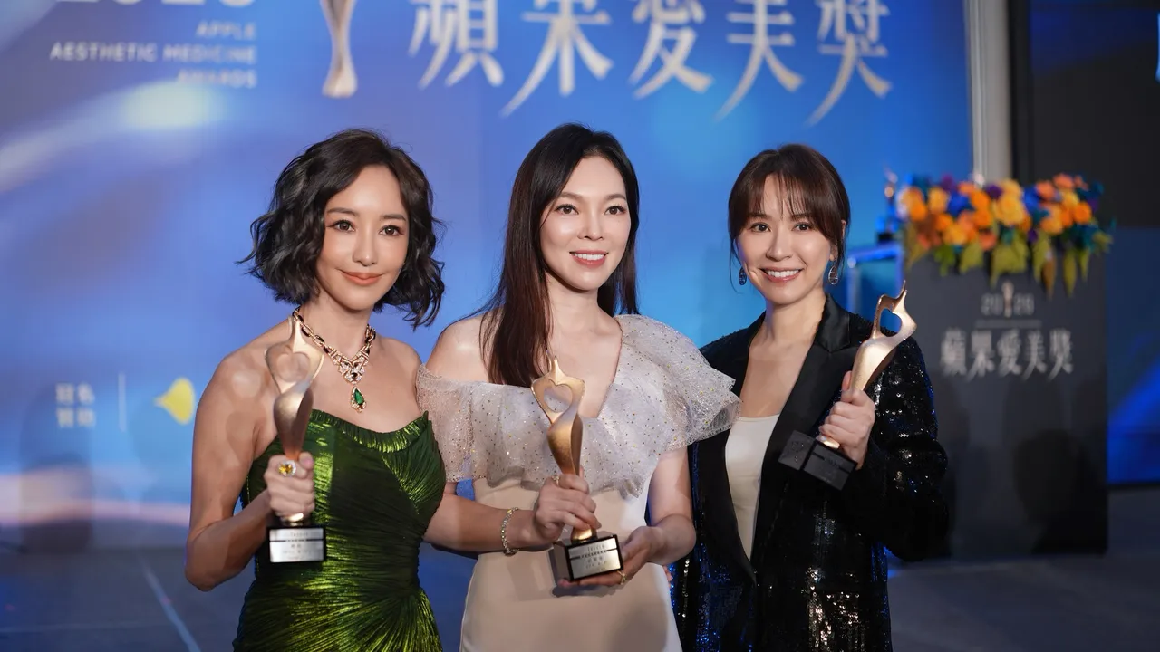 台灣三大名媛合體了! 曾馨瑩小露美胸尬關穎、蔡依珊長美腿