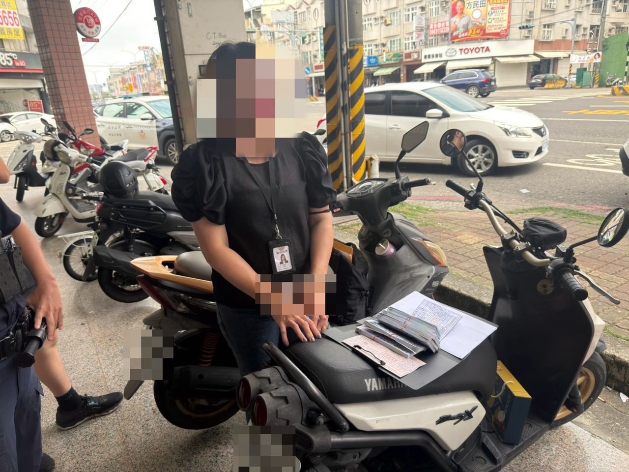 等不到鈔票等來警察!假投資面交現金 45歲女車手當場愣住