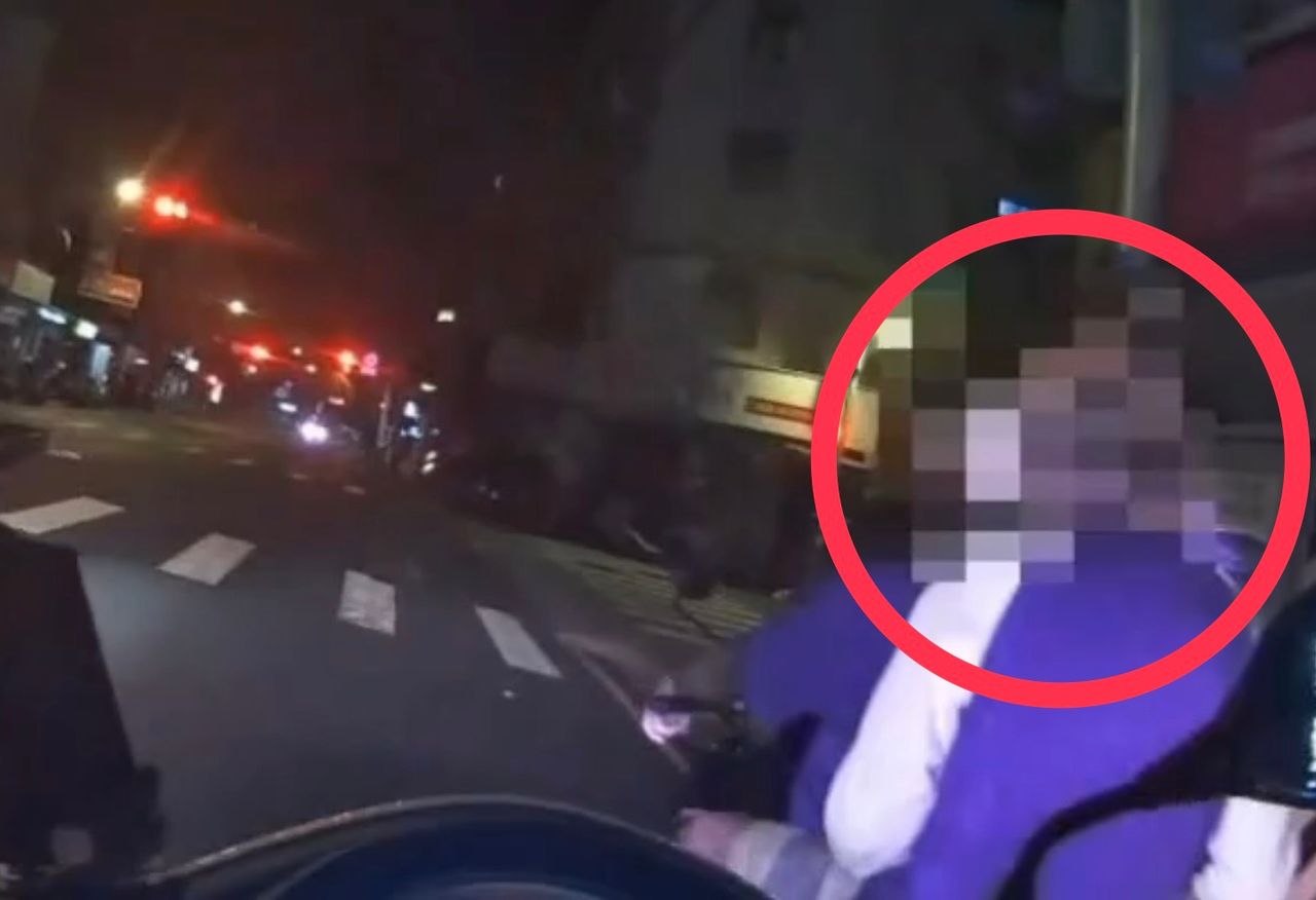 漠視法律!新北板模工疑吸安無照騎車 後座同事工程帽當安全帽也被抓包