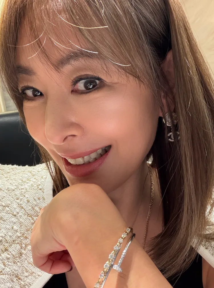 賈永婕分享手上的卡地亞手環。翻攝賈永婕Threads