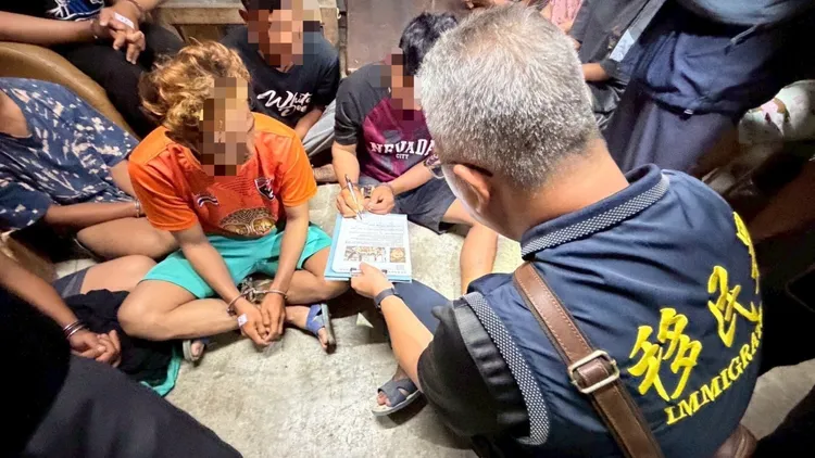 高雄市專勤隊循線追查，將逾期滯台打工的泰籍人士、雇主送辦，並追查幕後是否有非法仲介介入。翻攝照片