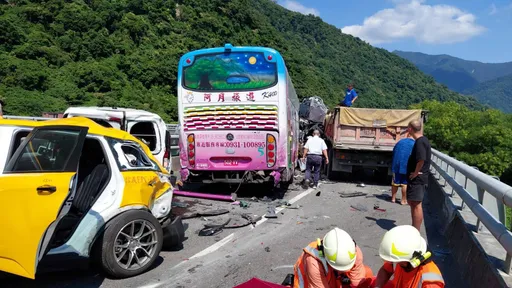 台9線連環車禍！自小客車遭夾擊成「鐵餅」　1人命危
