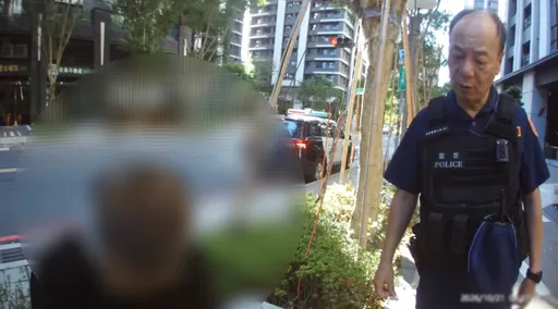 男坐路邊晃頭晃腦　警來關切...他直接秀出安毒吸食器