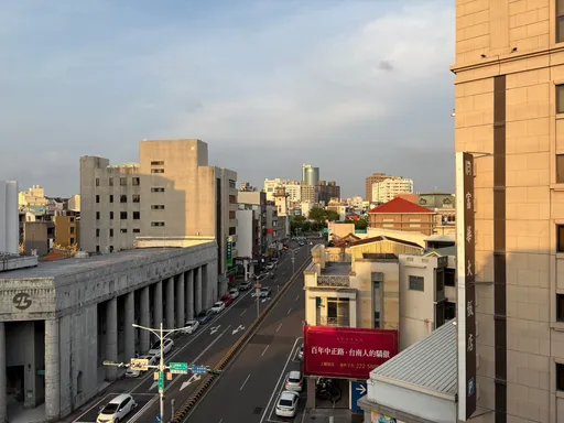 鐵路地下化消除23處平交道阻隔　東區新設林森站周邊新大樓單價站穩4字頭