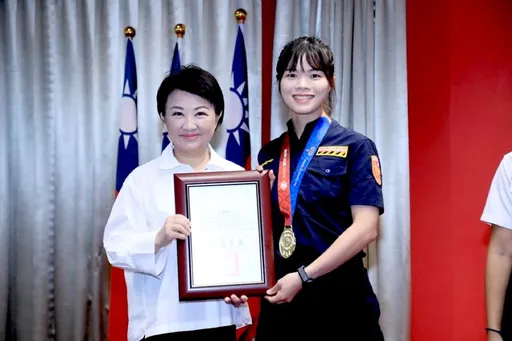 甜美女警竟是跆拳4段高手　榮陞中市警局首位女性常訓技術教官