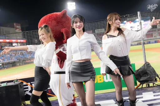 樂天女孩縈帆甯上班族造型演繹神曲　「我要辭職了」掀全場暴動