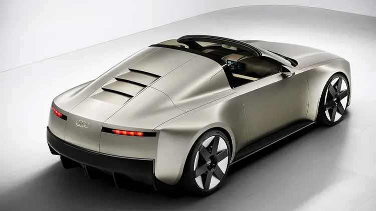 Concept C採電動Targa車頂設計，兩片式車頂可收納至車尾，兼顧硬頂與敞篷使用需求。原廠照片